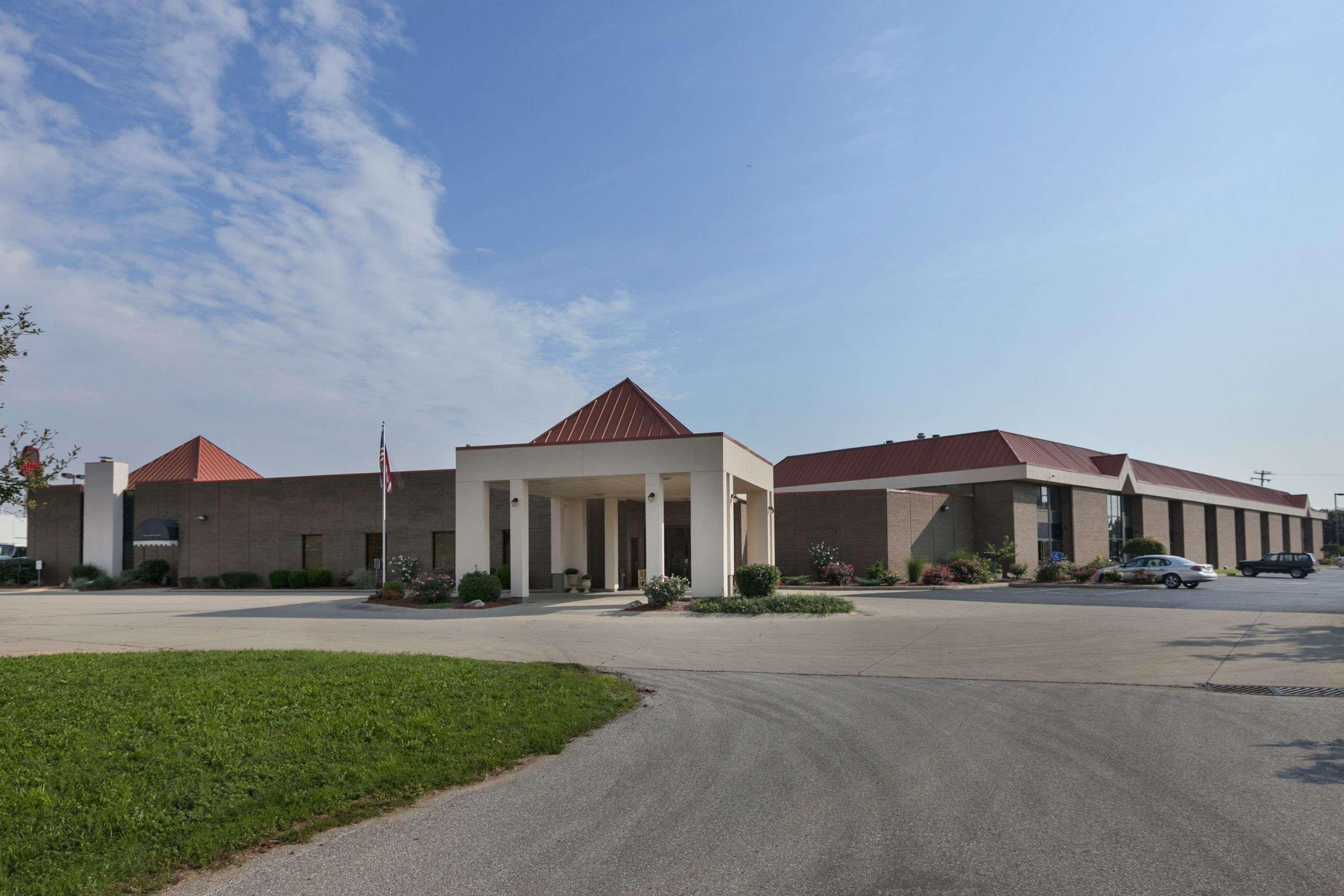 Super 8 By Wyndham Harrison Oh Hotel Exterior photo